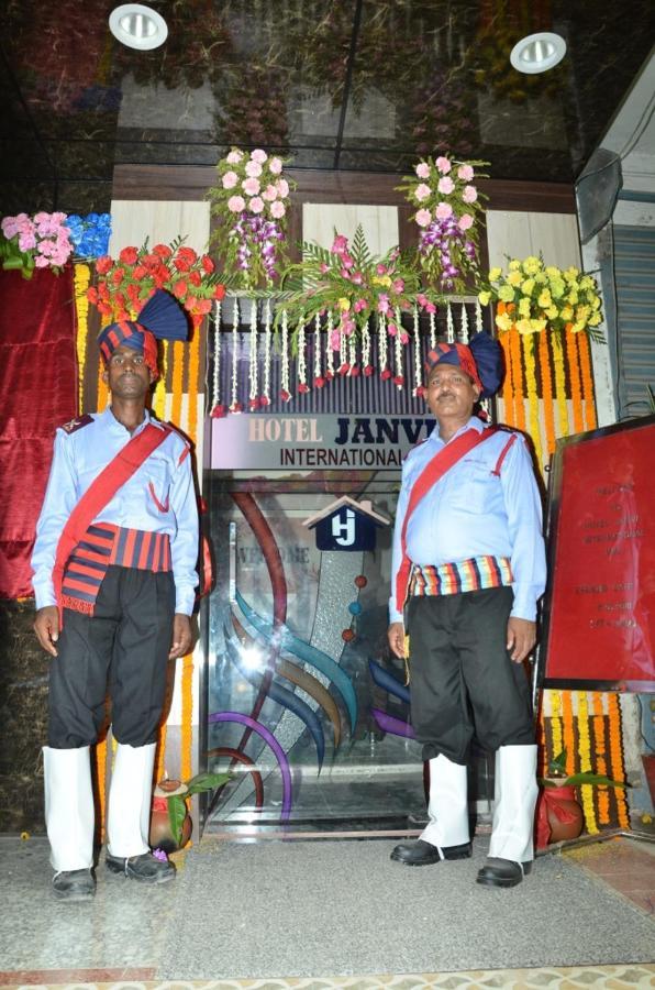 Hotel Janvi Interntaional Inn Muzaffarpur Bagian luar foto